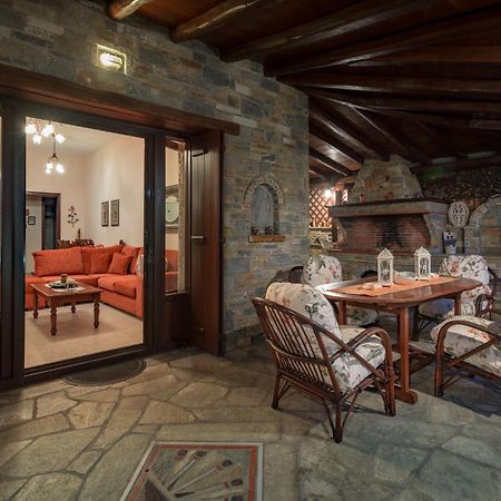 Villa Begonia By The Sea Коропи Экстерьер фото