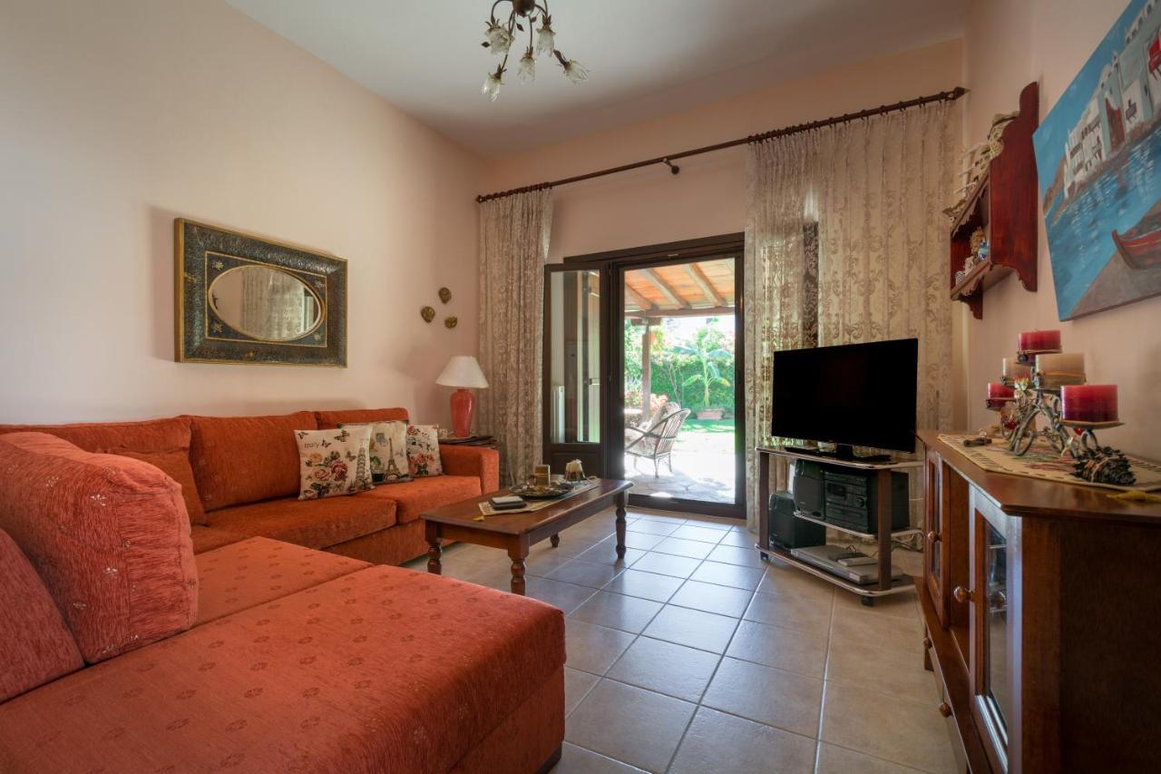 Villa Begonia By The Sea Коропи Экстерьер фото