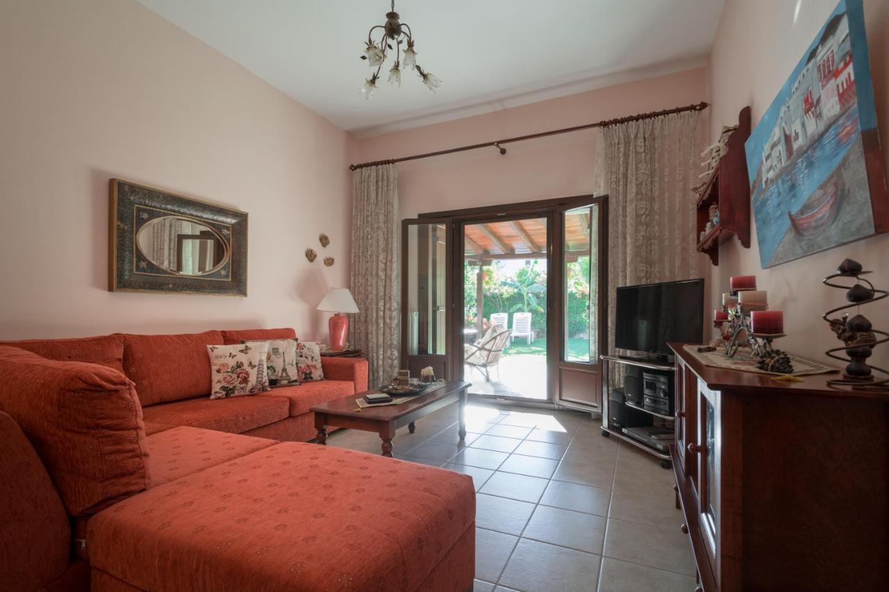 Villa Begonia By The Sea Коропи Экстерьер фото