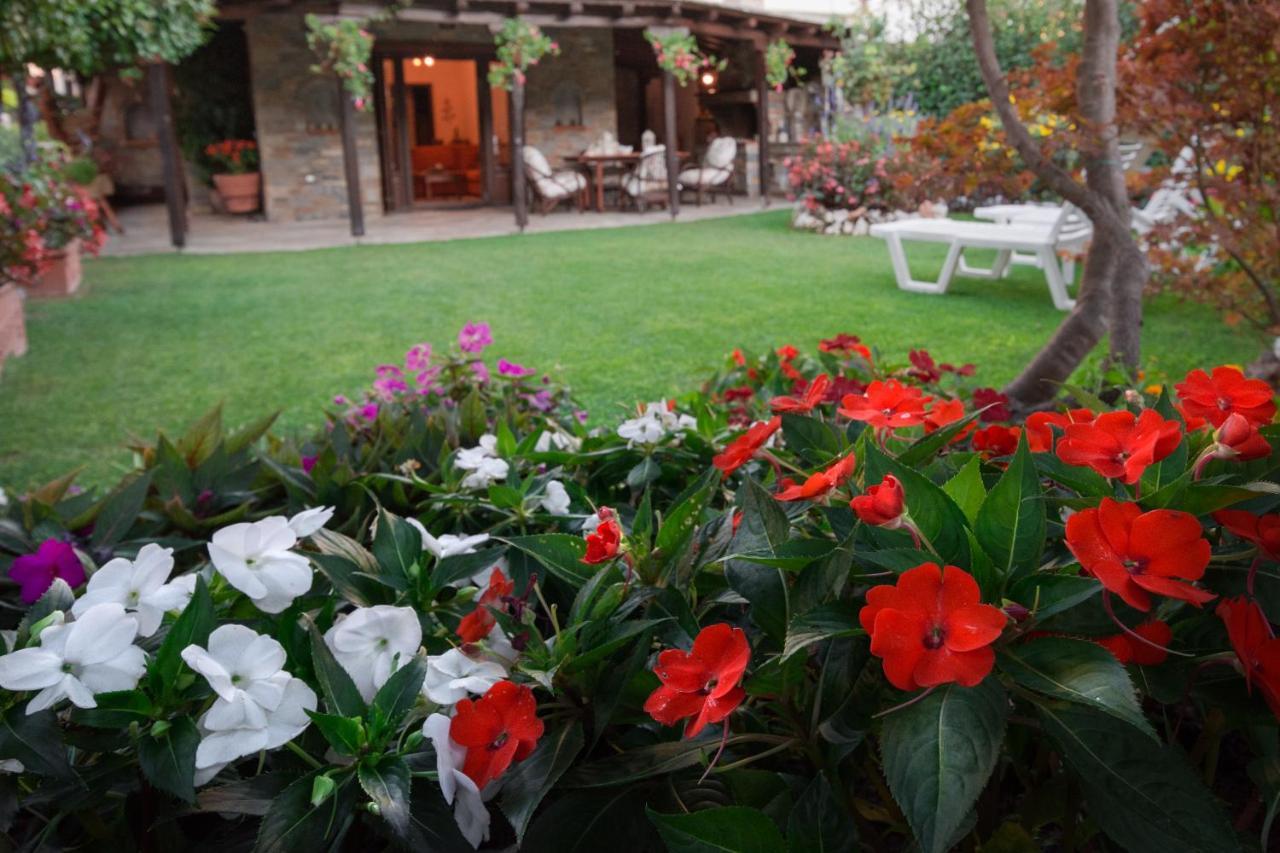 Villa Begonia By The Sea Коропи Экстерьер фото