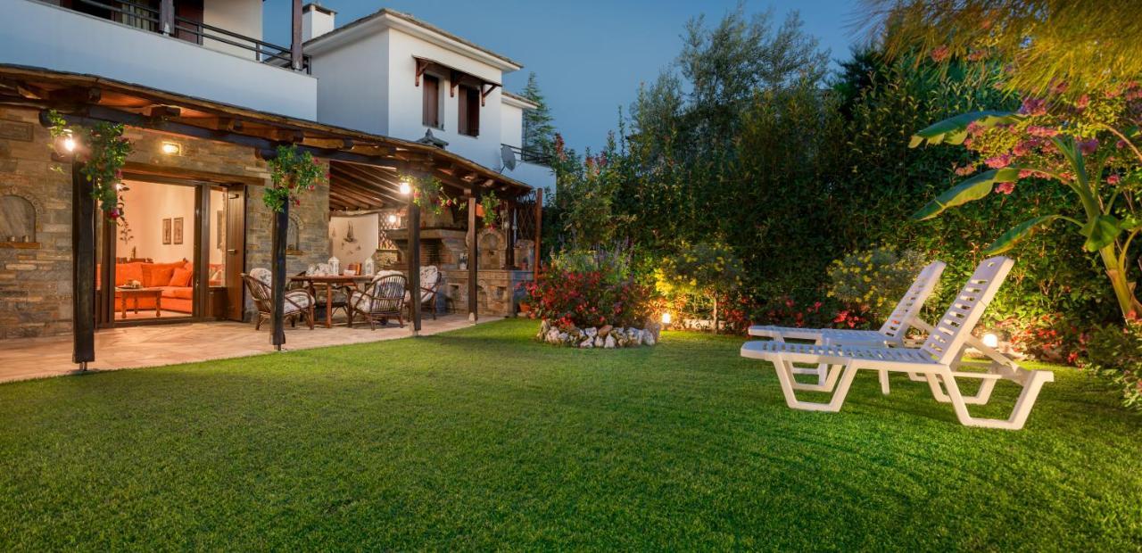Villa Begonia By The Sea Коропи Экстерьер фото